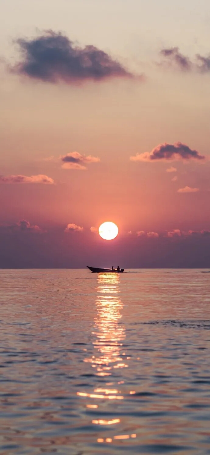 夕阳西下 手机壁纸 天空与海
落日余晖，待你而归