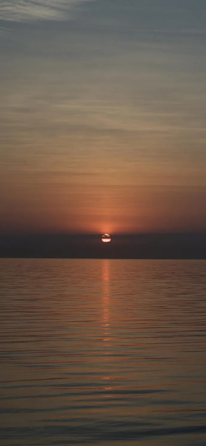 夕阳西下 手机壁纸 天空与海
落日余晖，待你而归