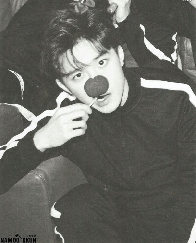 EXO 德国写真 都暻秀 扫图