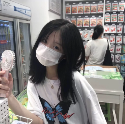 白色系头像 拿图吱声 ins头像