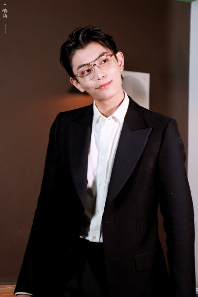 丁禹兮 GUCCI秀
cr. 屿柒·丁禹兮