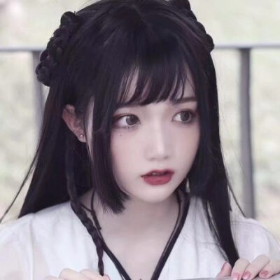 女生头像 | 手握日月摘星辰 世间无我这般人