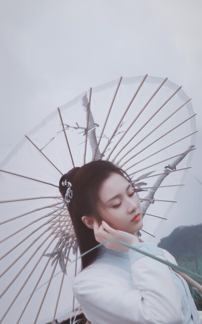 张慧雯｜容婳
cr.raindrop·悠然