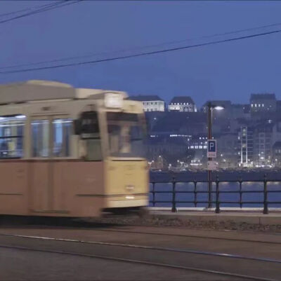 ♡背景图
♡夏天的风轻轻吹过，谢谢你还记得我.