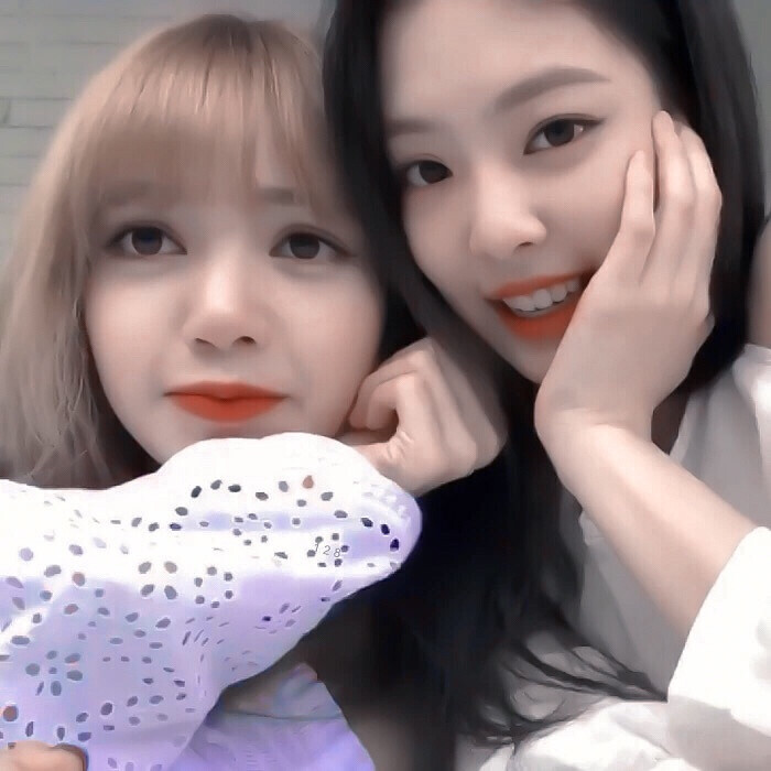 “哎你看 是我们的宝贝呀”
//jennie×lisa
©️顾陌兮 原截江纪然