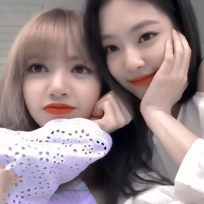 “哎你看 是我们的宝贝呀”
//jennie×lisa
©️顾陌兮 原截江纪然