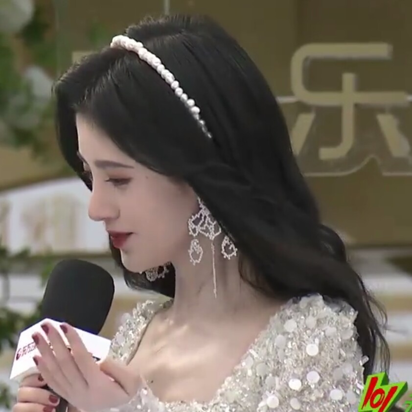 鞠婧祎