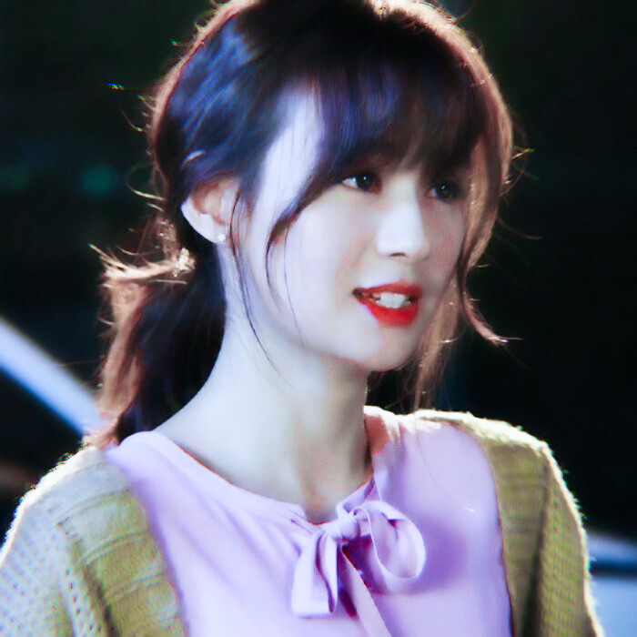 “这世界有一千种等待，最好的一种。叫做未来可期.”
郑合惠子.
原©dt江霾.
白婧婷.