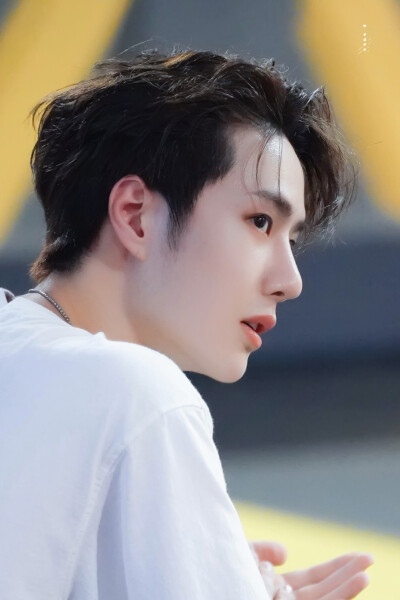 190720 极限青春总决赛 @UNIQ-王一博 cr:logo