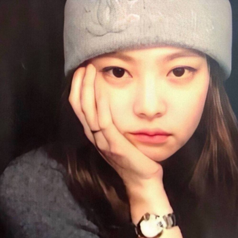 戴帽子的jennie