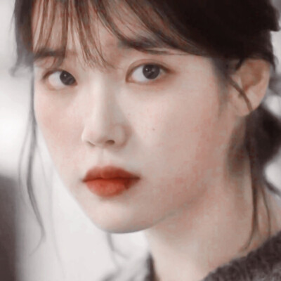  # IU
“你一定要站在自己所热爱的世界里，闪闪发光。”
For <社会酷盖李至安>
©®沉沦_7。