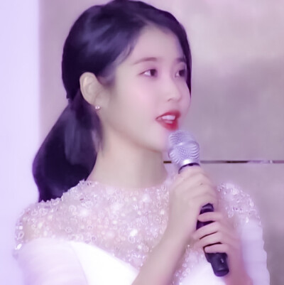 ♪ IU·李知恩
原截白荨