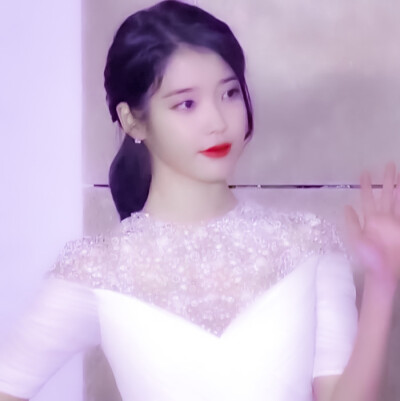 ♪ IU·李知恩
原截白荨