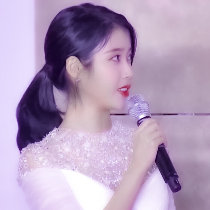 ♪ IU·李知恩
原截白荨