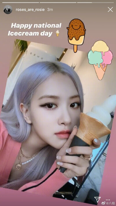 BLACKPINK全员冰淇淋自拍照.