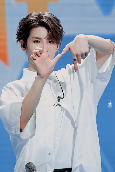 黄明昊
