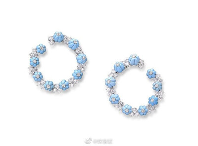 俄罗斯珠宝商 Reza高级珠宝作品，灵感来源于弧形的建筑轮廓，通过螺旋形、卷边设计让珠宝呈现流动的雕塑立体感。
系列的设计总监为品牌创始人的儿子 Olivier Reza，每一件作品都呈现自然延伸的曲线——你可以看到扭…