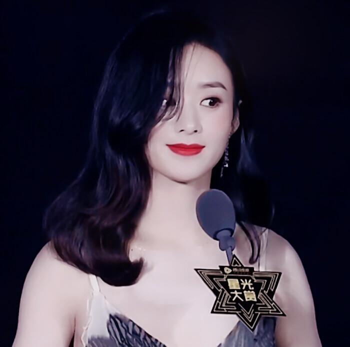 原截扯扯裙边
赵丽颖
二传必须注明乔诗悦