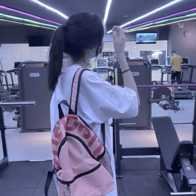 网图女/沈清九。