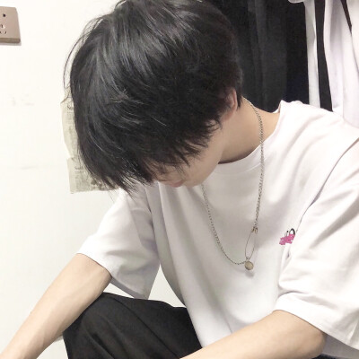 男头 真人
-爱你是孤单的心事