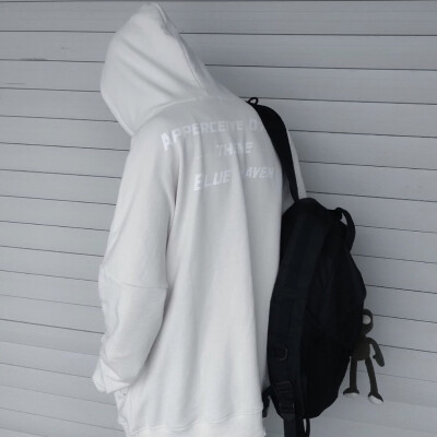 男头 真人
-爱你是孤单的心事