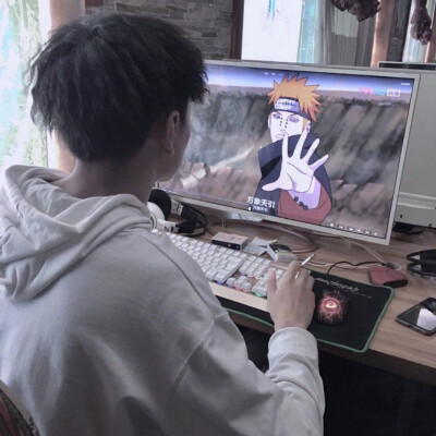 男头 真人
-爱你是孤单的心事