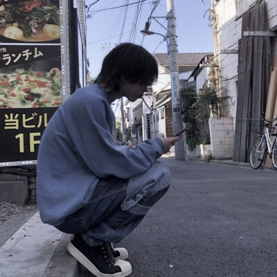 男头 真人
-爱你是孤单的心事