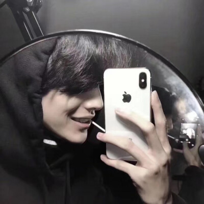 男头 真人
-爱你是孤单的心事