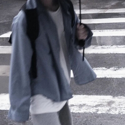 男头 真人
-爱你是孤单的心事