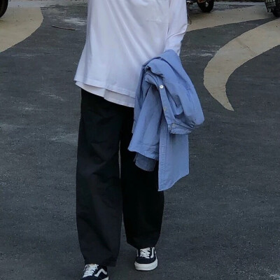 男头 真人
-爱你是孤单的心事