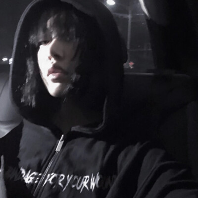 男头 真人
-爱你是孤单的心事