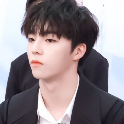 ¤陈立农
“你是我所有的少女情怀和心之所向”
《桃浦路1003号的男孩》
原截：-售空爱意