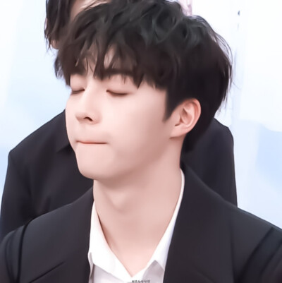 ¤陈立农
“你是我所有的少女情怀和心之所向”
《桃浦路1003号的男孩》
原截：-售空爱意