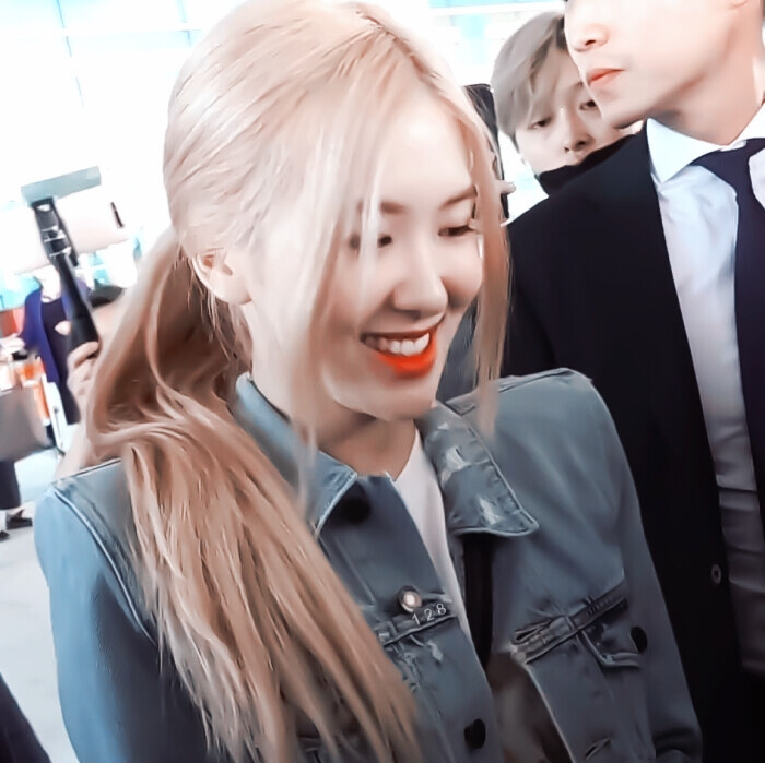 “被人放在心尖上的女孩，大概做梦都是甜的。”
◎朴彩英
Ⅱ顾玖怡Ⅱ
原截◎江纪然