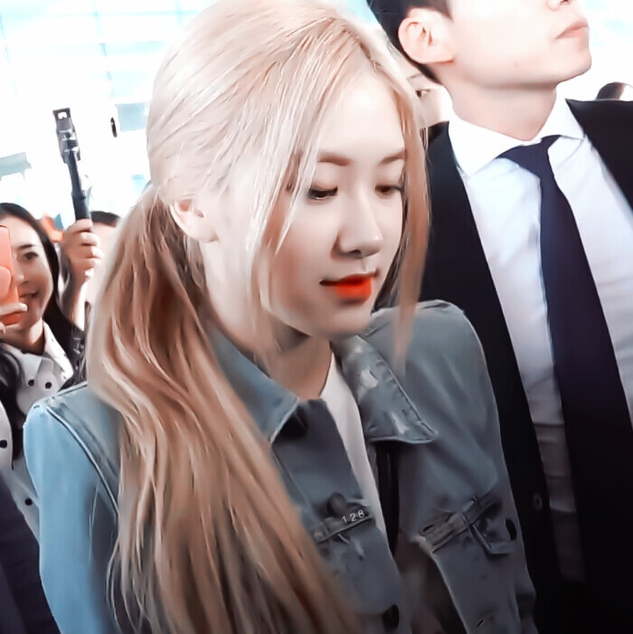 “被人放在心尖上的女孩，大概做梦都是甜的。”
◎朴彩英
Ⅱ顾玖怡Ⅱ
原截◎江纪然