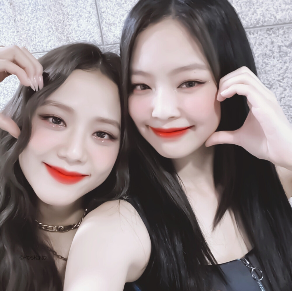 “和智秀欧尼终于比心成功了”
©林昳