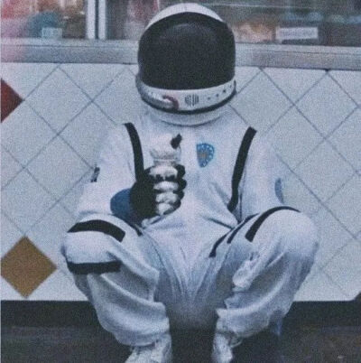 你是乞力马扎罗，我是赤道，终有一天，我会将你那一点冰冷全部融化。
顺着同一条纬线，我们迟早会相见。