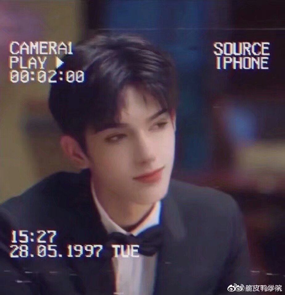 给大家介绍一下我老公：简隋英
诶诶诶，玉玉别冲动！！