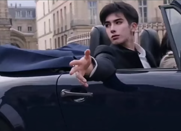 给大家介绍一下我老公：简隋英
诶诶诶，玉玉别冲动！！