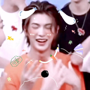 黄明昊.
自截自调.禁二改
〈贴纸dt扯扯裙边〉