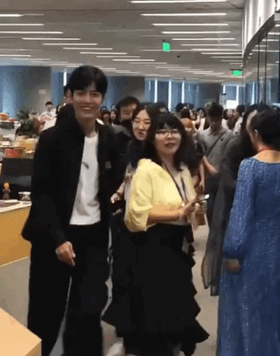 .向上且阳光 活泼且有趣