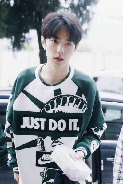 .向上且阳光 活泼且有趣