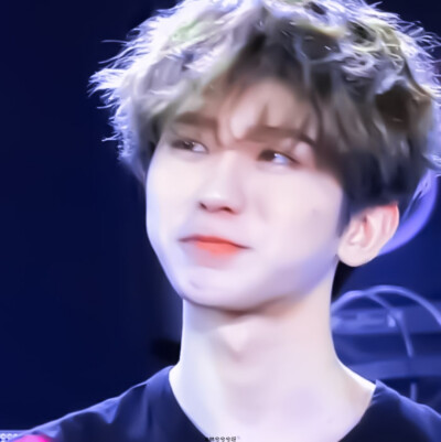 ¤蔡徐坤
心情不好就去超市听好消息吧。
原截：-售空爱意