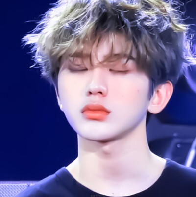 ¤蔡徐坤
心情不好就去超市听好消息吧。
原截：-售空爱意