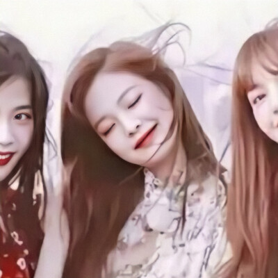 “ 秋 日 珍 藏 ”
/BLACKPINK.Lisa.金智秀Jisoo.金智妮Jennie.朴彩英Rosé.
by dt乔纯彻|半烟岛。
说实话这个加了老照片修复之后有那么一丢丢吓人哈哈哈哈。