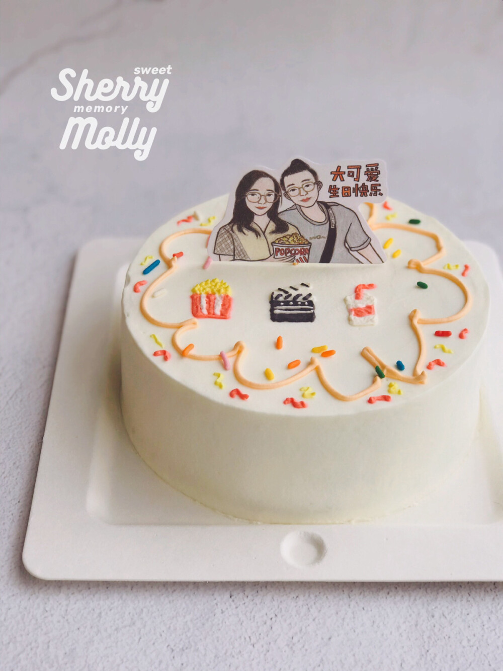 #SHERRY Molly家の下午茶#—『原味cake』给男生的生日cake～因为插牌照片是电影院拍的 所以想要蛋糕上也能体现出来 刚好电影院也开放啦 可以一起看电影呢 撒花