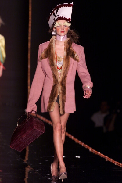 FALL 2000 READY-TO-WEAR
John Galliano