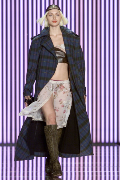 FALL 2001 READY-TO-WEAR
John Galliano