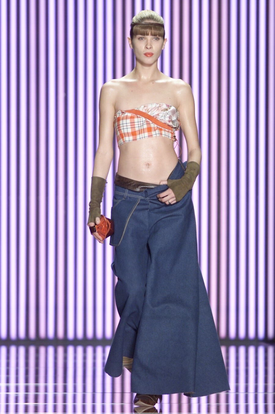 FALL 2001 READY-TO-WEAR
John Galliano