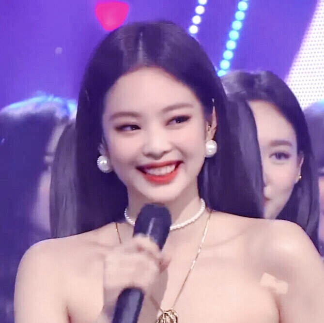 ｜Jennie｜
c r . 顾 依 甜
原 截 姜 亦 JM